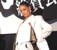 　イベントに出席した菅原小春