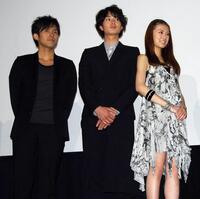 　舞台あいさつを行った（右から）北川景子、岡田将生、Ｋ＝２０１０年５月