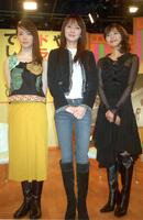 　２００３年１０月、トークショーで。左からミムラ、矢田亜希子、白石美帆