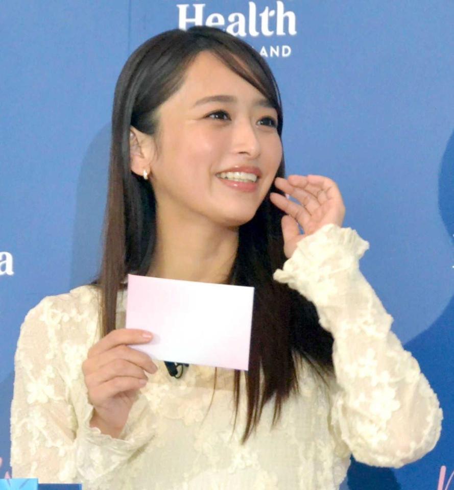 　家族からの手紙に感激する近藤千尋