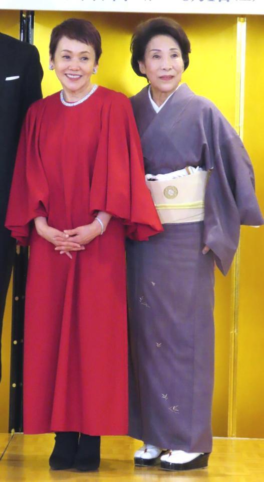 　舞台「華岡青洲の妻」取材会に出席した大竹しのぶ（左）と波乃久里子