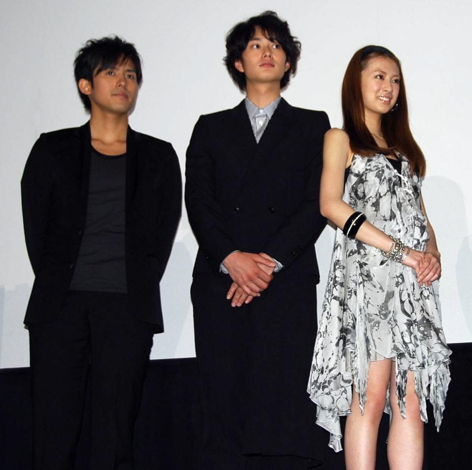 　舞台あいさつを行った（右から）北川景子、岡田将生、Ｋ＝２０１０年５月
