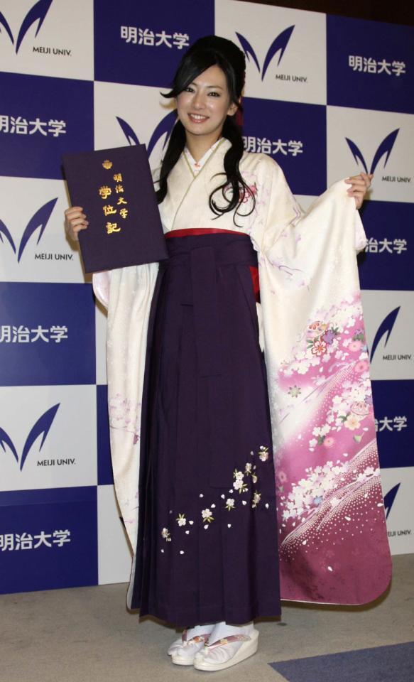 　明治大学を卒業した北川景子＝２００９年３月