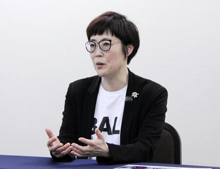 　主演舞台について語る寺島しのぶ