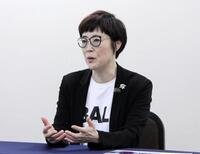 　主演舞台について語る寺島しのぶ