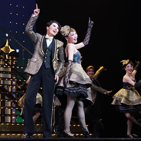 　（左から）瑠皇りあ、白河りり（撮影・高部洋祐）