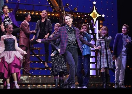 　雅耀（手前）ら（撮影・高部洋祐）