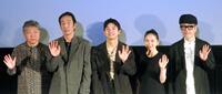 　（左から）是枝裕和監督、黒田大輔、仲野太賀、福地桃子、リリー・フランキー