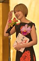 　橋田新人賞を受賞した奈緒（撮影・持木克友）