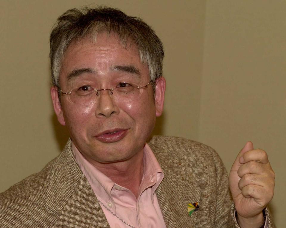 　対談する角淳一アナウンサー＝２００３年