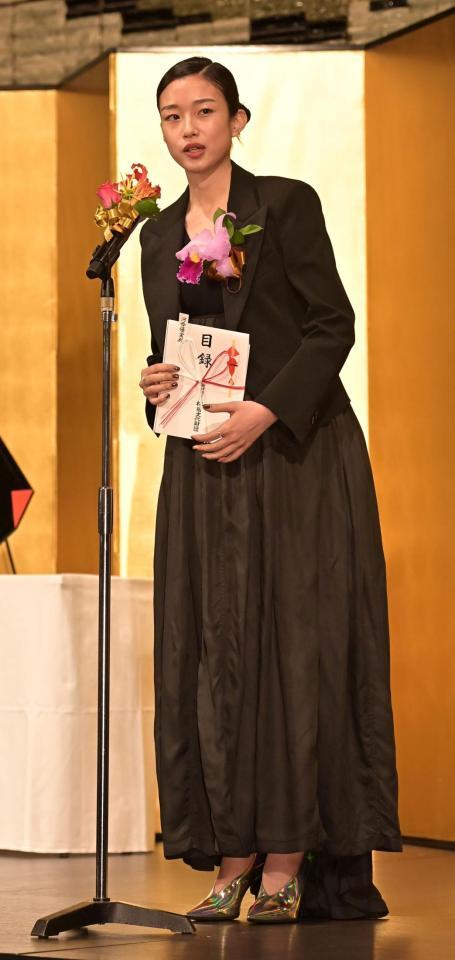 　橋田新人賞を受賞しあいさつする河合優実（撮影・持木克友）