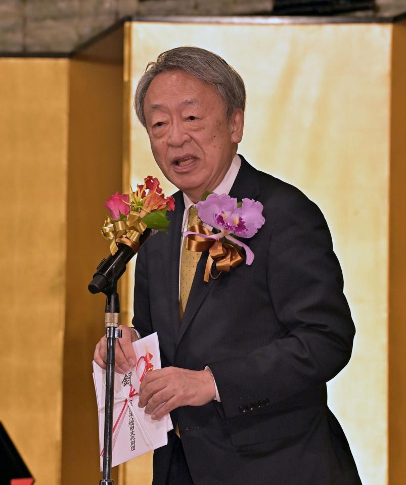 　橋田賞を受賞しあいさつする池上彰氏（撮影・持木克友）