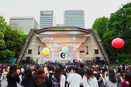 　野外ライブを行った天月