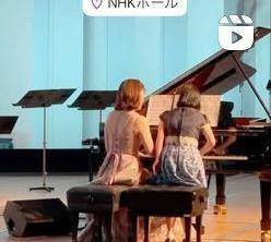 　演奏するみっちゃん（右）。高嶋ちさ子のインスタグラム＠ｃｈｉｓａｋｏｔａｋａｓｈｉｍａより