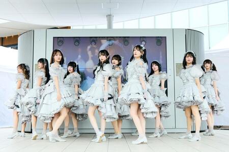 　ファンの前でパフォーマンスする≠ＭＥ　©ＹＯＡＮＩ／ＫＩＮＧ　ＲＥＣＯＲＤＳ