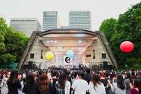 　野外ライブを行った天月