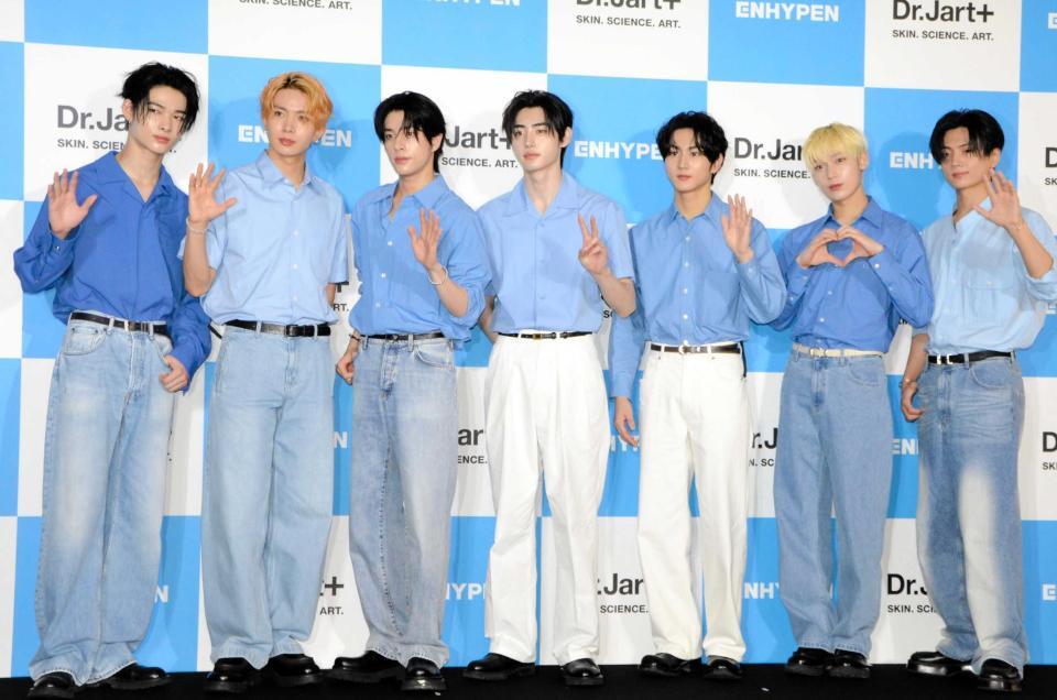 　ＥＮＨＹＰＥＮ＝２０２４年８月撮影（左から）ＮＩ－ＫＩ、ＨＥＥＳＥＵＮＧ、ＪＡＫＥ、ＳＵＮＧＨＯＯＮ、ＪＵＮＧＷＯＮ、ＳＵＮＯＯ、ＪＡＹ