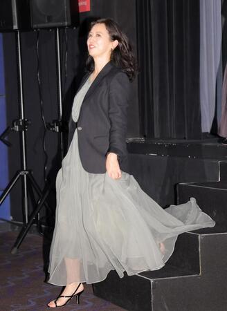 　降壇する戸田菜穂（撮影・吉澤敬太）