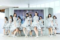 　ファンの前でパフォーマンスする≠ＭＥ　©ＹＯＡＮＩ／ＫＩＮＧ　ＲＥＣＯＲＤＳ