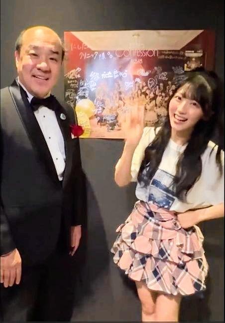 　西村誠司氏とＡＫＢ４８佐藤綺星（西村氏のＴｉｋＴｏｋより）