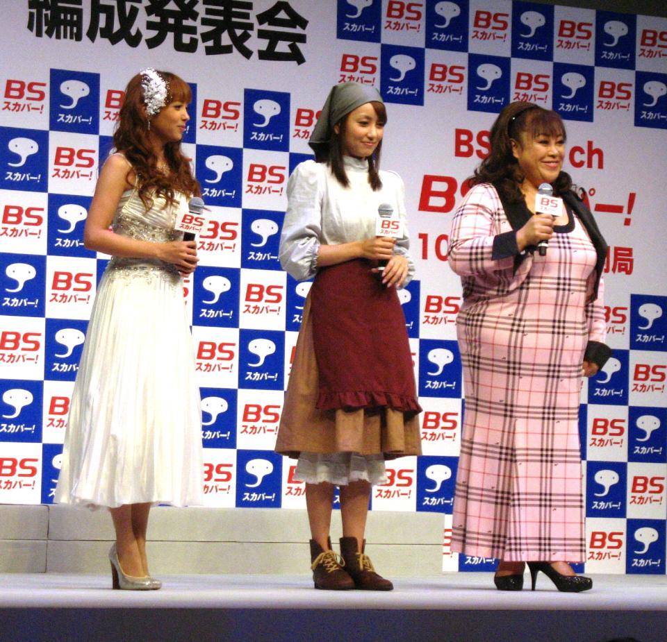 　（左から）中山エミリ、矢田亜希子、森公美子＝１１年９月