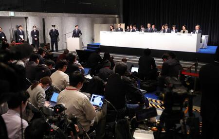 　調査結果を報告する第三者委員会＝２０２５年３月