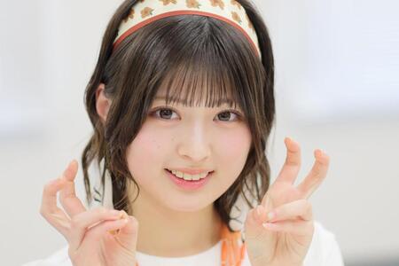 　ＷＨＩＴＥ　ＳＣＯＲＰＩＯＮのポーズをとるＨＡＮＮＡ（撮影・棚橋慶太）