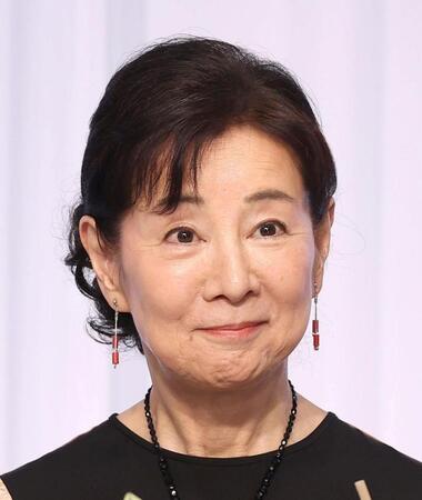 　ピアスをつけて登場した吉永小百合（撮影・佐々木彰尚）