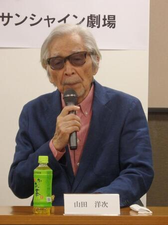 　トークを行う山田洋次氏