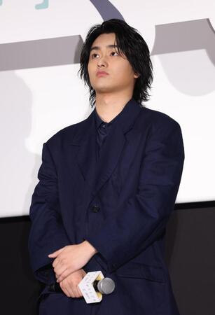 　完成披露イベントに登場した奥平大兼（撮影・佐々木彰尚）