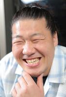 　屈託のない笑顔に人柄がにじむ一ノ瀬ワタル（撮影・吉澤敬太）