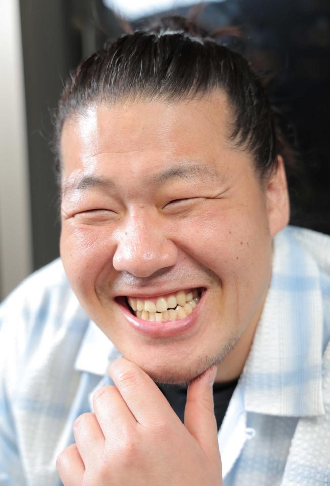 　屈託のない笑顔に人柄がにじむ一ノ瀬ワタル（撮影・吉澤敬太）