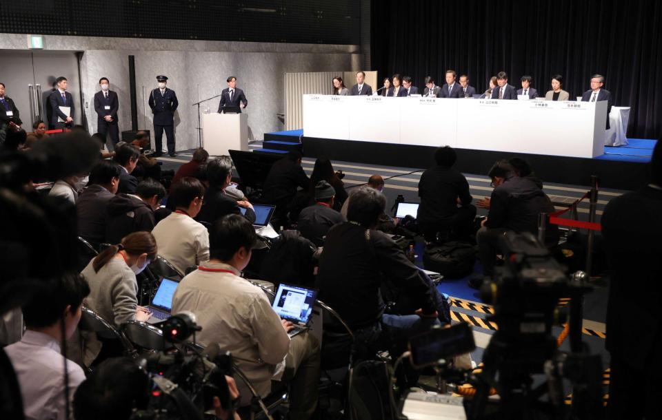 　調査結果を報告する第三者委員会＝２０２５年３月