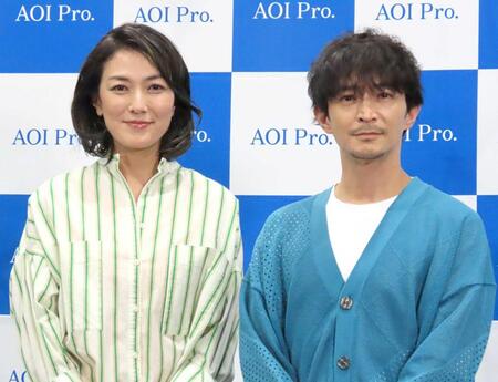 　板谷由夏（左）と津田健次郎