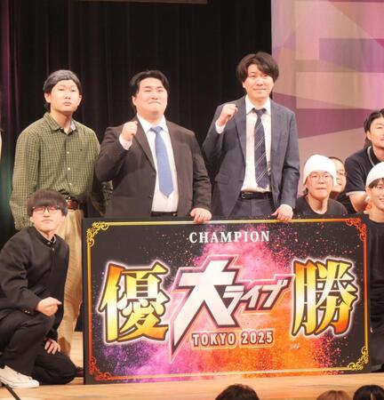 　優勝したシネマ特区（中央）