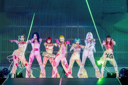 　圧倒的パフォーマンスで東京ドームを魅了したＸＧの（左から）ＨＡＲＶＥＹ、ＣＨＩＳＡ、ＪＵＲＩＮ、ＣＯＣＯＮＡ、ＨＩＮＡＴＡ、ＭＡＹＡ、ＪＵＲＩＡ