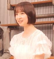 　取材に応じた篠田麻里子