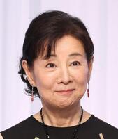 　ピアスをつけて登場した吉永小百合（撮影・佐々木彰尚）