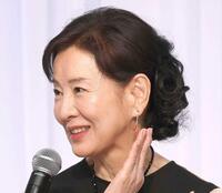 　ピアスをつけて登場した吉永小百合（撮影・佐々木彰尚）
