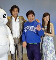 　映画「ハンサム★スーツ」のイベントで、当時１７歳の北川景子と。左は谷原章介＝２００８年