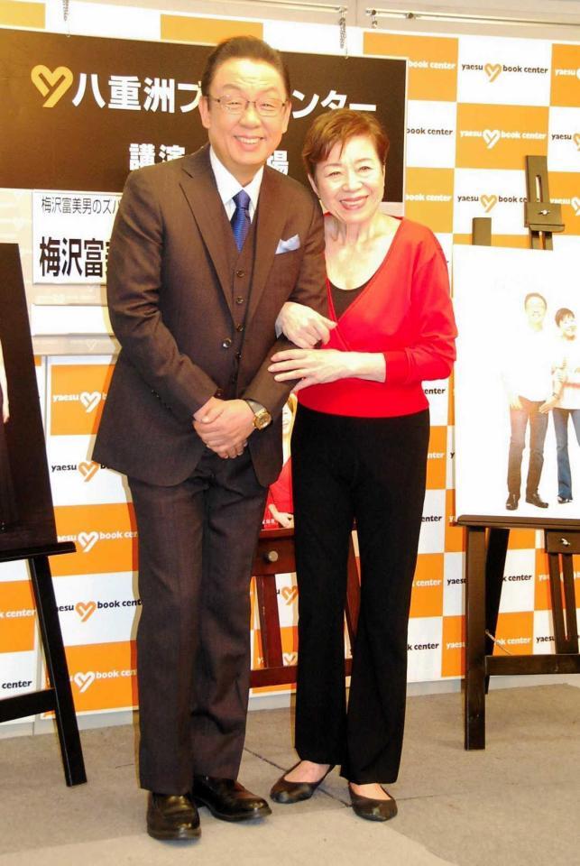 　ダイエットから１年後の１９年３月の梅沢富美男（左）