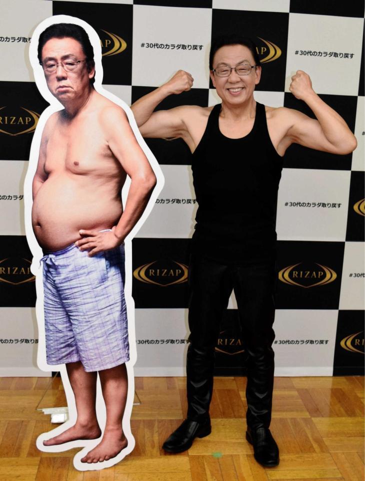 　１８年３月、約１３キロ減量した姿で登場し、減量前のパネルの前でポーズを決める梅沢富美男