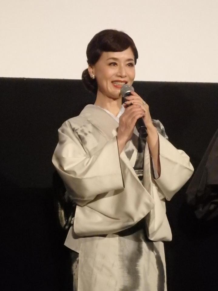 　トークする大地真央