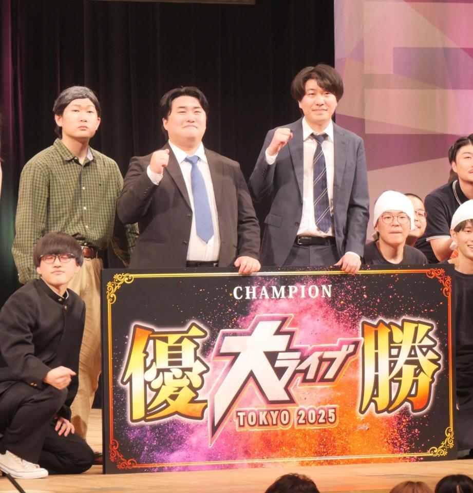 　優勝したシネマ特区（中央）