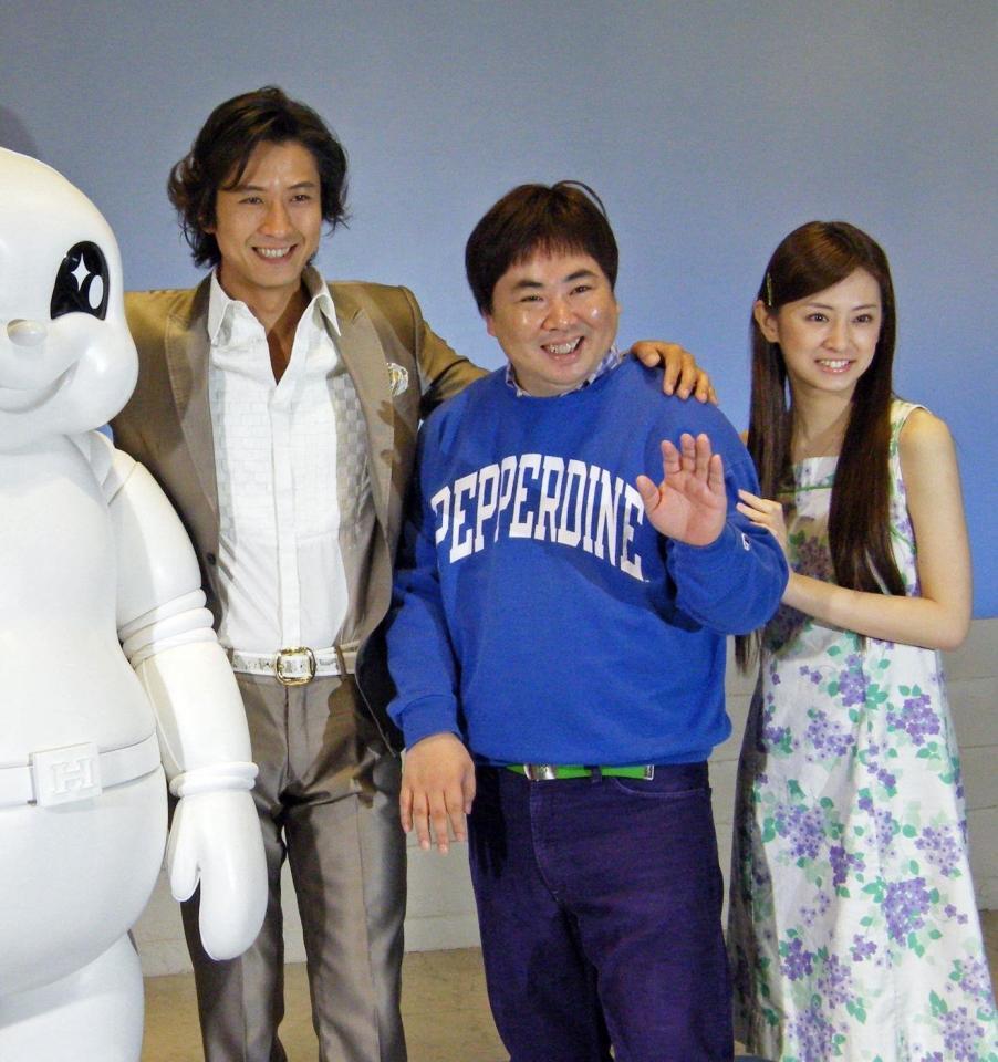 　映画「ハンサム★スーツ」のイベントで、当時１７歳の北川景子と。左は谷原章介＝２００８年