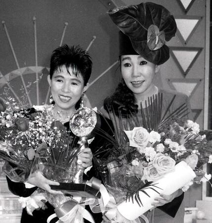 　若井小づえさん（右）とみどり＝８８年１２月