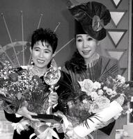 　若井小づえさん（右）とみどり＝８８年１２月