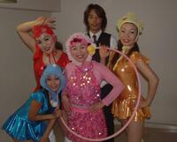 　ショーガール姿を披露する若井みどり＝２００５年