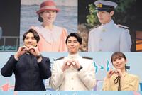 ほほ笑む（左から）小関裕太、本田響矢、小川彩＝フジテレビ（撮影・吉澤敬太）