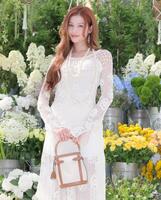 　ポーズをとるＳＡＮＡ（撮影・棚橋慶太）